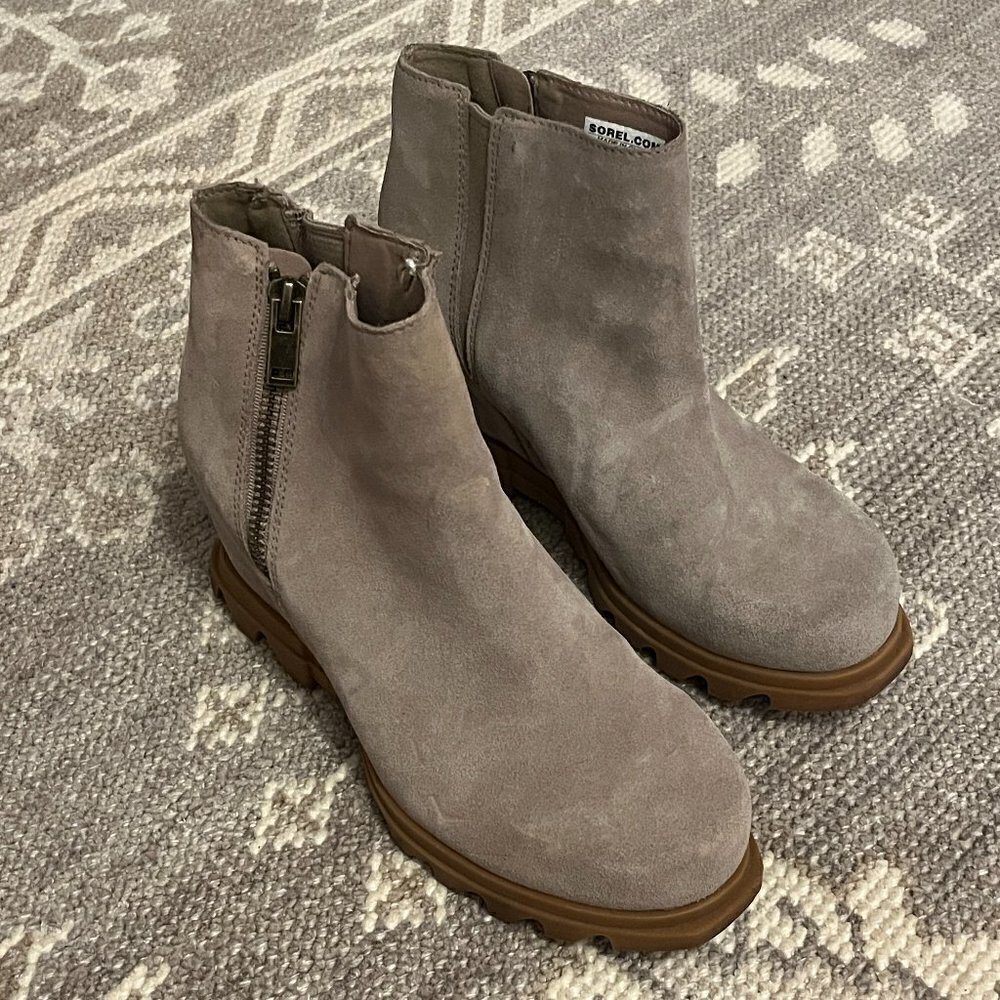 Sorel Joan of Arctic wedge boot bootie suede grey 8 women *flaw*